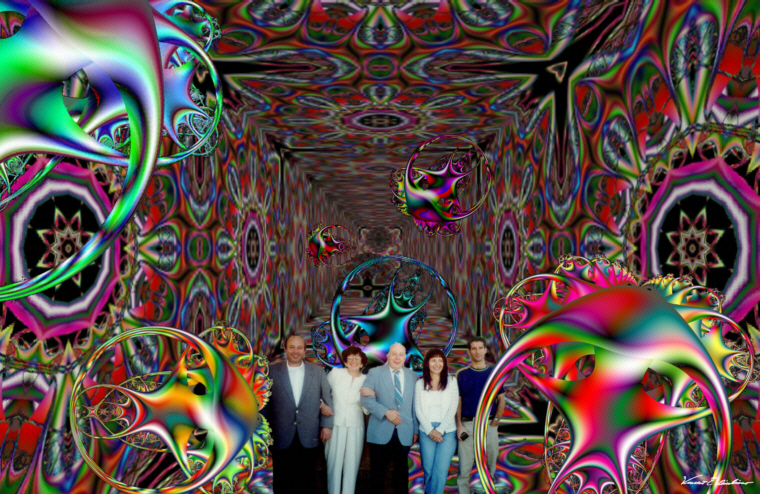 Relatives in the Hall of GrashnuchesLR.jpg - 238647 Bytes